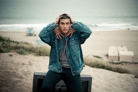 服装，夹克，外套，衣服，裤子，袖子，人，人