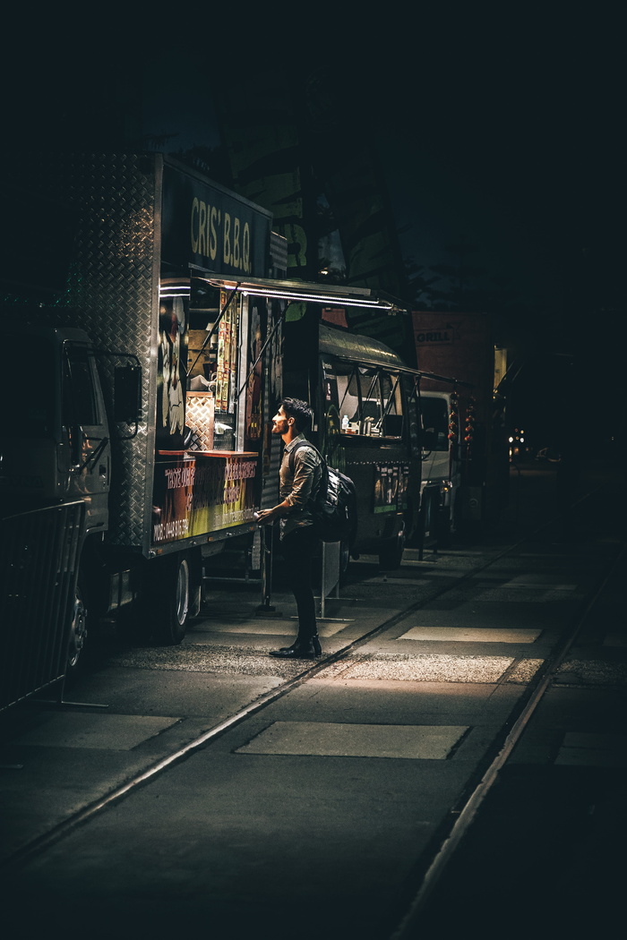 人，男人，小贩，商店，商店，黑暗，夜晚，孤独