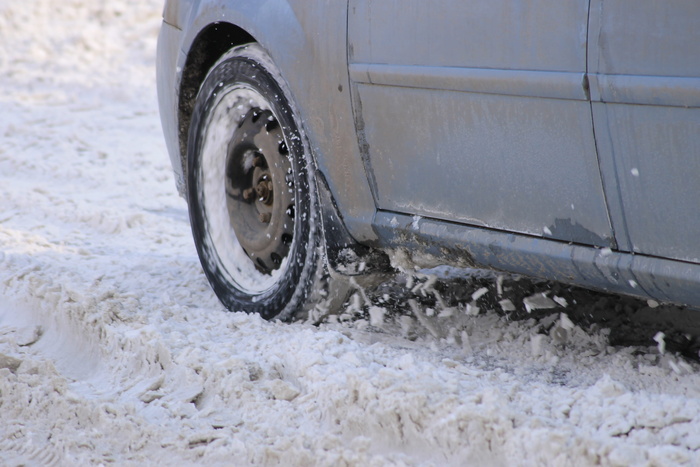 雪、汽车、车轮、打滑、卡住、雪崩、霜冻、寒冷