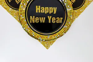 纸盘新年快乐概念