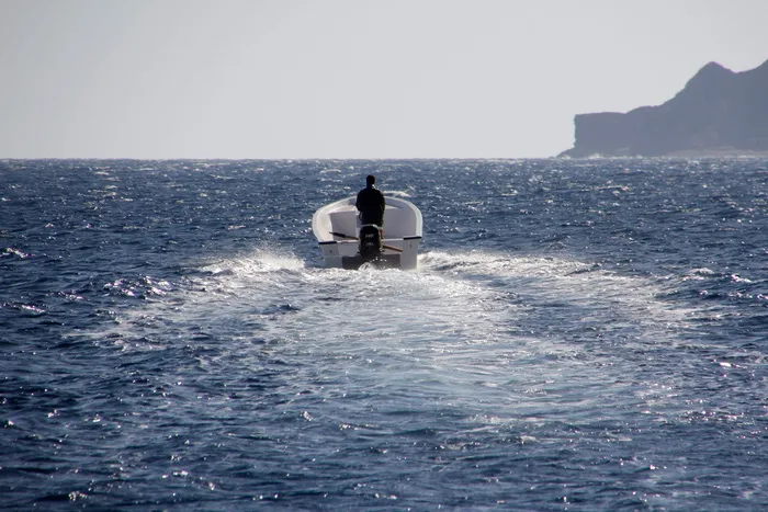 boot、drive away、powerboat、control、sea、Forece、water、nature