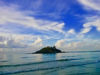 黎明，海岸，岛屿，云朵，蓝天，海浪，大海，阳光明媚