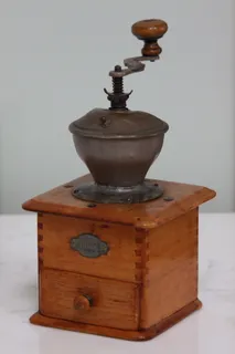 旧咖啡磨,旧咖啡磨,奶奶,咖啡磨,咖啡磨,室内,无人,金属 旧咖啡磨,旧咖啡磨,奶奶,咖啡磨,咖啡磨,室内,无人,金属