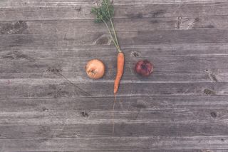 胡萝卜、洋葱、餐桌、桔子、两个、农作物、农场、田地