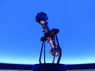 恒星投影仪，天文馆，投影仪，机器，未来派，蓝色，明亮，荧光