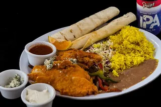 食物，面包，啤酒，大米，豆类，辣椒，酱汁，酸奶油