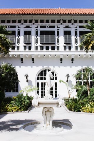美国，棕榈滩，亨利·莫里森·弗拉格勒博物馆，雕像，花园，建筑，建筑，建筑外观