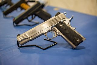 银色，黑色，45口径手枪，顶部，蓝色，表面，手枪，手枪