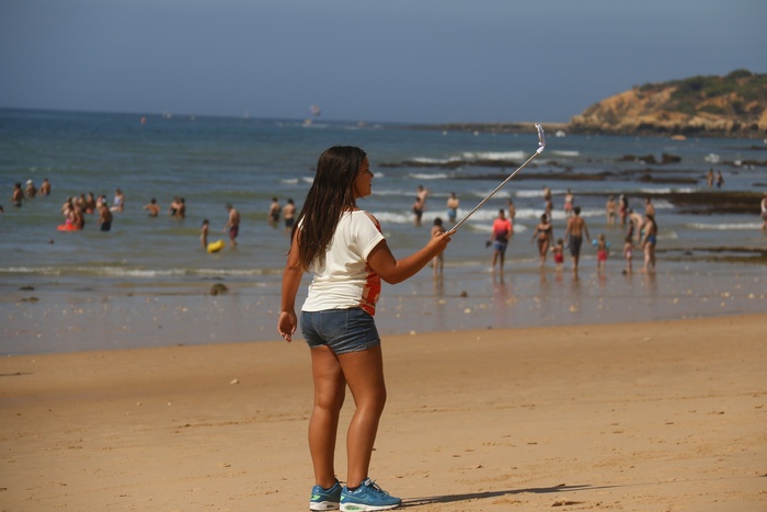 sellfie、instangram、beach、people、child playing、discovery、holidays、joy of child