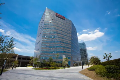 高层建筑，蓝天，科技感，建筑结构，建筑，建筑外观，天空，建筑