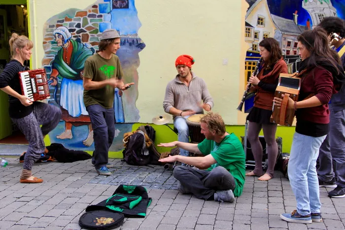 欧洲，乐队，音乐家，欧洲乐队，街头音乐家，欧洲人，学生，朋友