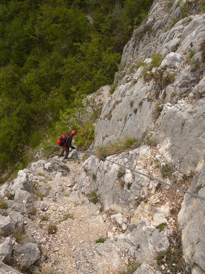 攀岩，garda，岩石碰撞，岩石边缘，垂直，陡峭，通过ferrata f susatti，bergtour