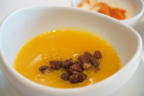 黄色, 酱, 坚果, 南瓜粥, 韩国, 韩国料理, 餐饮, 烹饪 黄色, 酱, 坚果, 南瓜粥, 韩国, 韩国料理, 餐饮, 烹饪