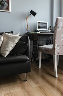 时尚的工作场所，家里有电脑