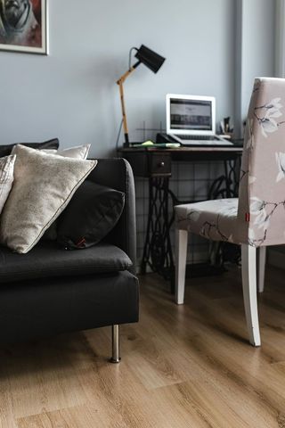 时尚的工作场所，家里有电脑