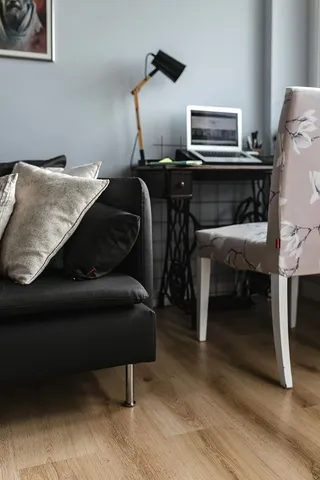 时尚的工作场所，家里有电脑