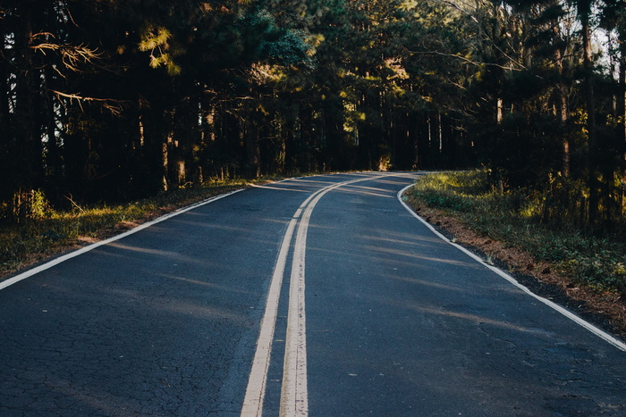 日间道路照片