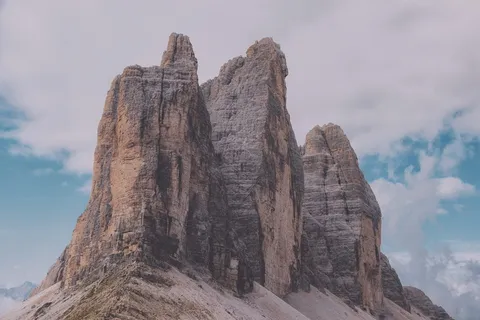 岩山低角度摄影 岩山低角度摄影