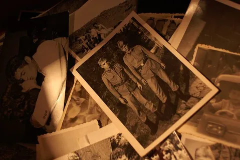 两名士兵的负面照片