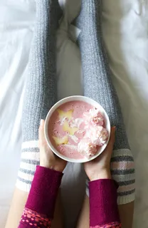 一人，食品和饮料，持有，中段，食品，新鲜度，休闲服装，成人