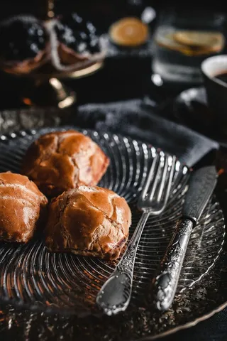 里面有奶油奶酪的甜面包