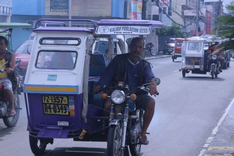 三轮汽车，菲律宾*乐透，分机场，交通，交通方式，男子，真人，陆路车辆