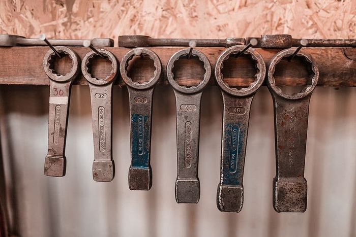 铁、钢、金属、汽车、工具、悬挂、无人、木质材料