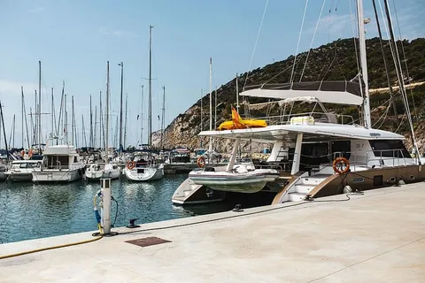 西班牙加泰罗尼亚巴塞罗那的吉内斯塔港