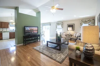 打开黑色平板电视