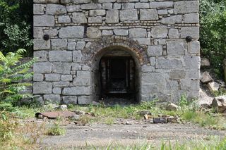 废墟、石灰窑、石工、建筑结构、建筑外观、无人、拱门