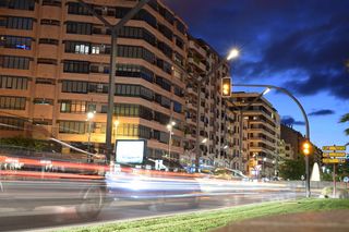 汽车，灯光，夜晚，城市，城市​​灯光、城市景观、路灯、街道