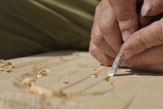 木匠，雕刻，木材，艺术，凿子，手，人手，一个人