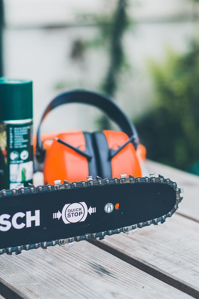 采购产品工具，链锯，润滑脂，油，链锯，听力保护器，橙色，桌子