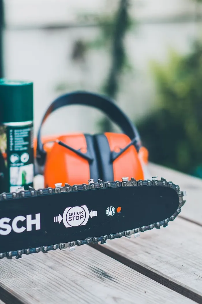 采购产品工具，链锯，润滑脂，油，链锯，听力保护器，橙色，桌子