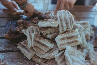 食物，食物和饮料，新鲜度，室内，准备，准备食物，一个人，真实的人