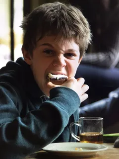 食物，享受，饥饿，美味，饥饿，食物和饮料，一个人，肖像