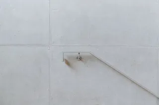 白漆墙、混凝土、墙、地板、无脊椎动物、动物、抽象、栏杆