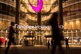 中心，建筑，窗户，玻璃，云，反射，人，新西伯利亚