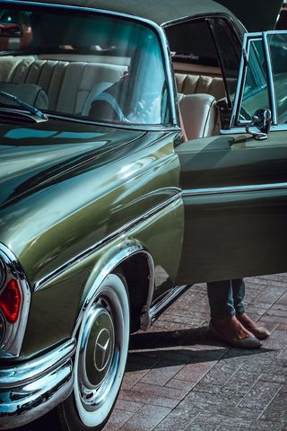 女人，坐着，里面，车，脚，外面，汽车，汽车