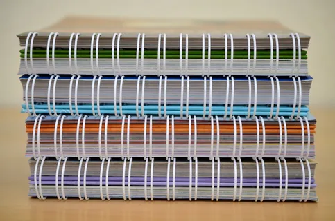 四、各色螺旋笔记本、米色、surface、bindung、彩色、日历、纸张