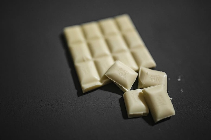 白巧克力和坚果巧克力