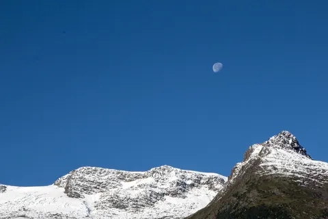 景观、月亮、山、自然、天空、雪、户外、山峰 景观、月亮、山、自然、天空、雪、户外、山峰