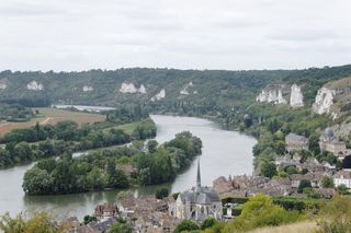 村庄、安第斯山脉、塞纳河、悬崖、河流、树木、水、植物