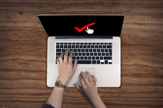 灰色、黑色、macbook、笔记本电脑、键盘、手、手、质量