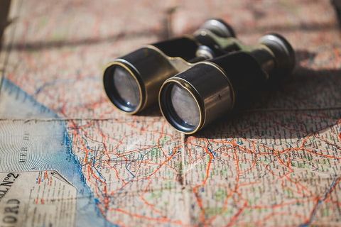 古董双筒望远镜照片