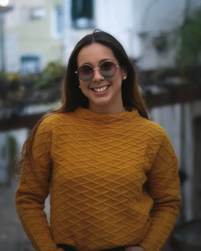 微笑，一个人，看着相机，幸福，肖像，前视，眼镜，时尚