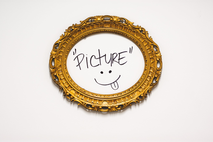 椭圆形棕色相框