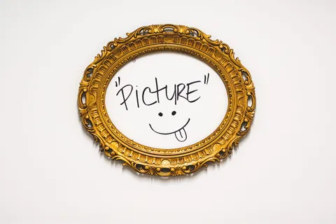 椭圆形棕色相框