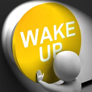 按Wake Up（唤醒）键表示闹钟醒着或早上起床