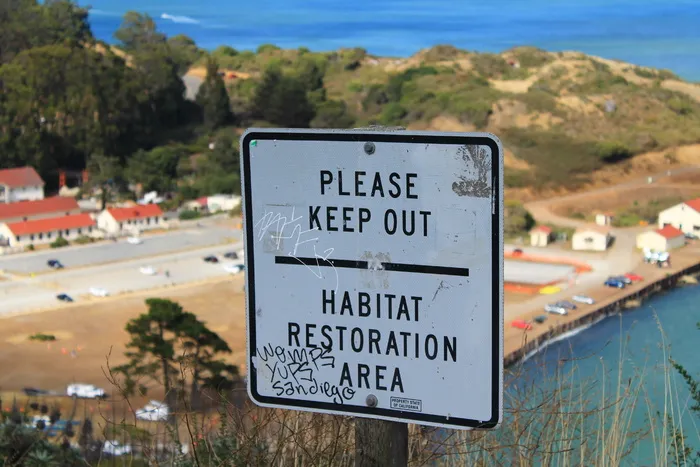 禁止进入、卡特尔、指示、白色、文字、通信、标志、西文脚本